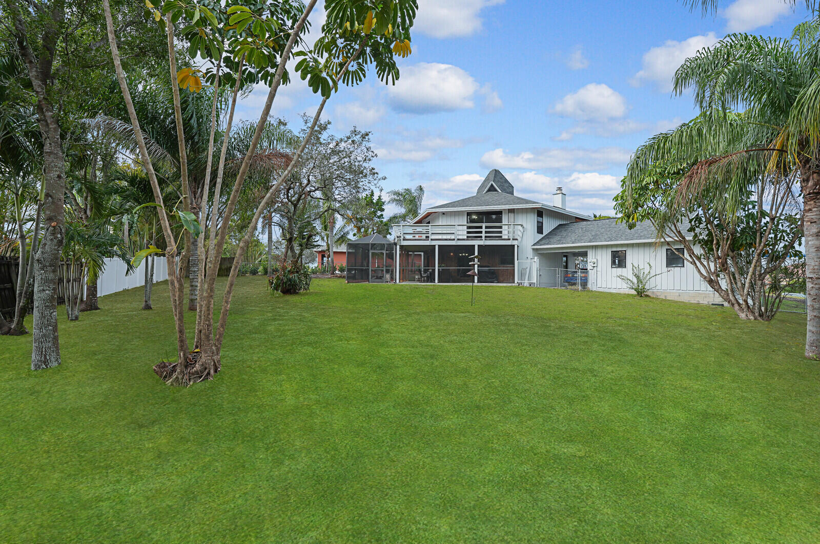 9752 Southeast Highborne Way Hobe Sound, FL 33455 - Photo 4 of 28 75_grass_2_mls