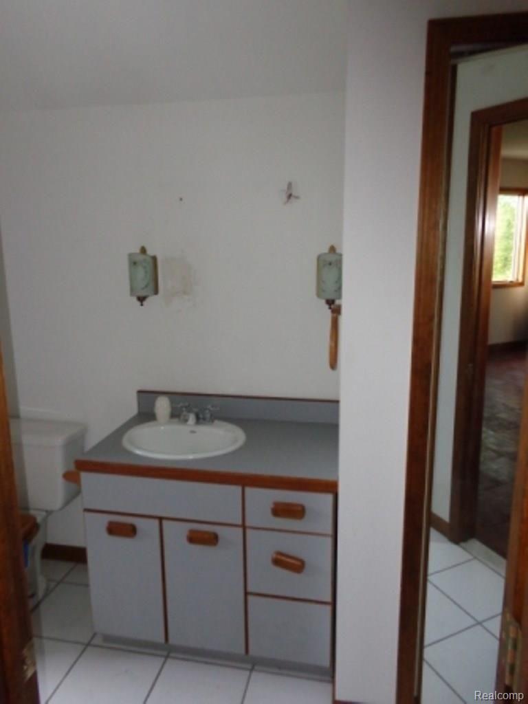 23600 Hall Road Trenton, MI 48183 - Photo 19 of 28 19-Bathroom 3 View 1.jpg