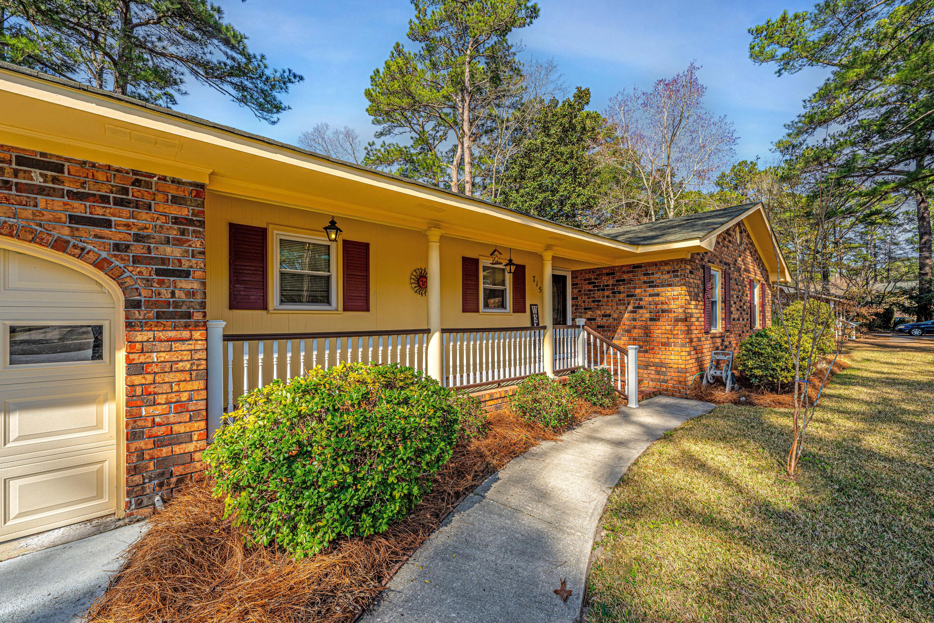 715 Old Golf Road Summerville, SC 29483 - Photo 4 of 25 106WampeeCurve008