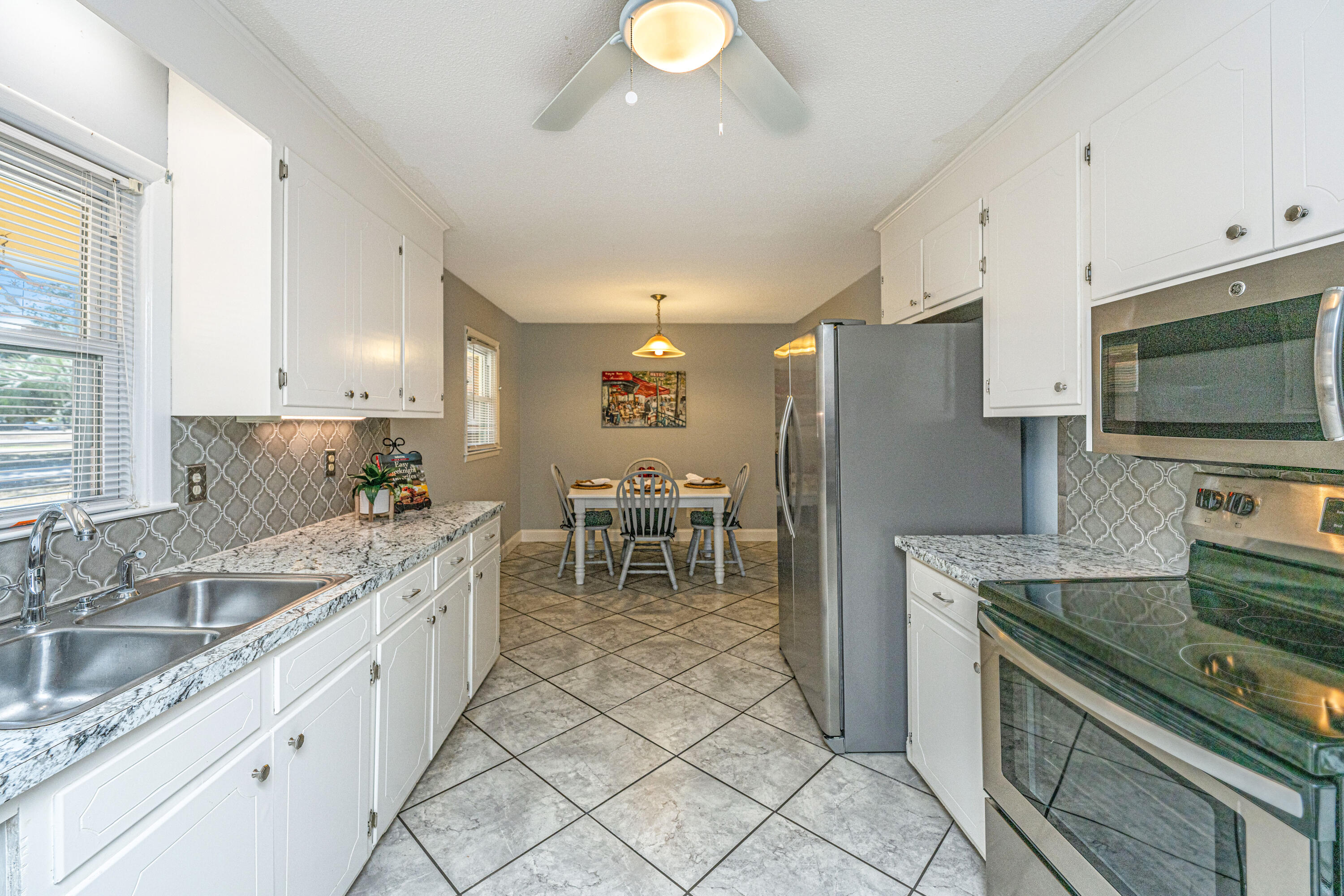 715 Old Golf Road Summerville, SC 29483 - Photo 8 of 25 106WampeeCurve022