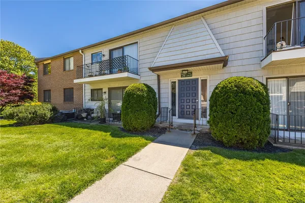 $169,900 | 29 Great Wood Court, Perinton, NY 14450