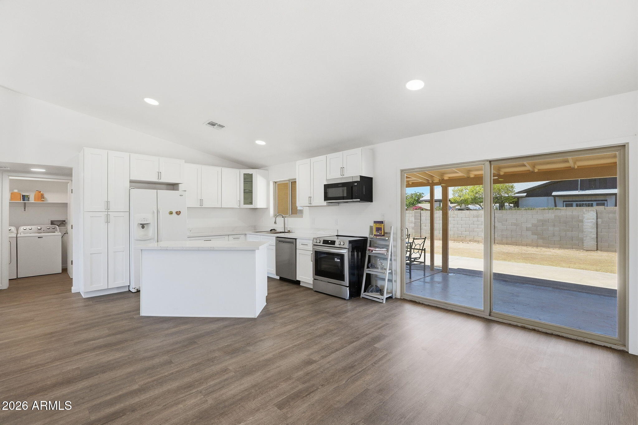 2826 East Cactus Road Phoenix, AZ 85032 - Photo 7 of 21 Kitchen and Dining
