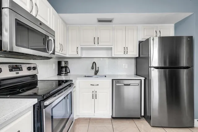 $2,500 | 2800 North Palm Aire Drive, Unit 309, Pompano Beach, FL 33069