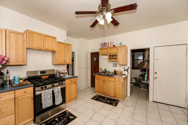 $399,900 | 1825 North Astor Street, Milwaukee, WI 53202