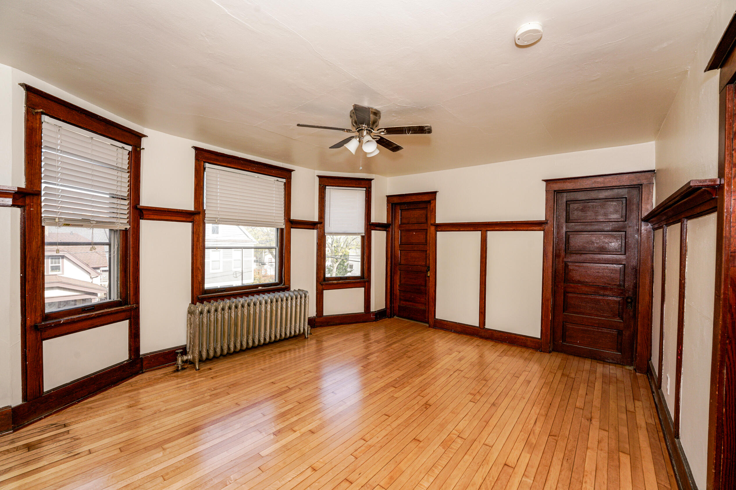 1825 North Astor Street Milwaukee, WI 53202 - Photo 17 of 41 Photo (48)