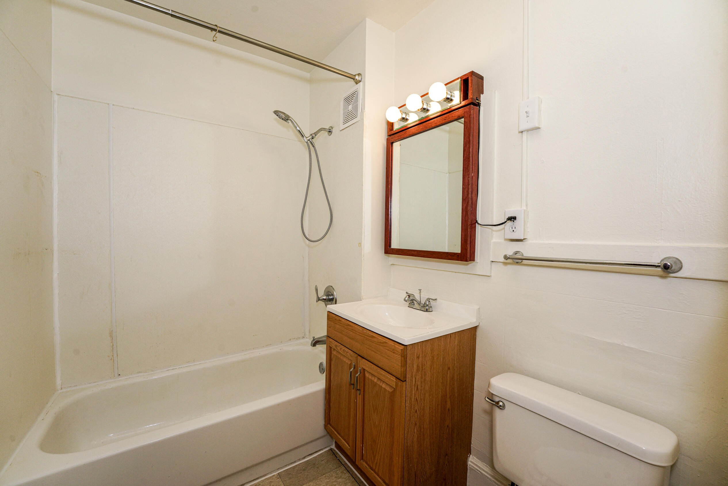 1825 North Astor Street Milwaukee, WI 53202 - Photo 24 of 41 Photo (47)