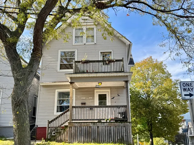 $399,900 | 1825 North Astor Street, Milwaukee, WI 53202