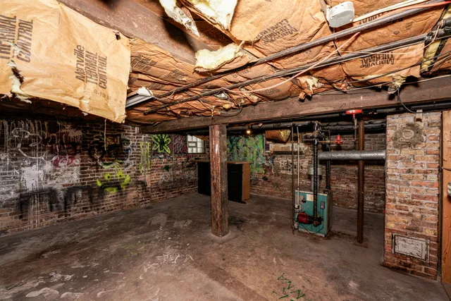 $399,900 | 1825 North Astor Street, Milwaukee, WI 53202