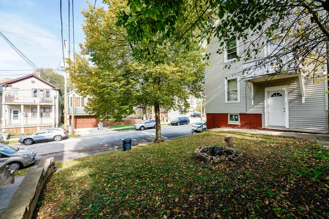 $399,900 | 1825 North Astor Street, Milwaukee, WI 53202