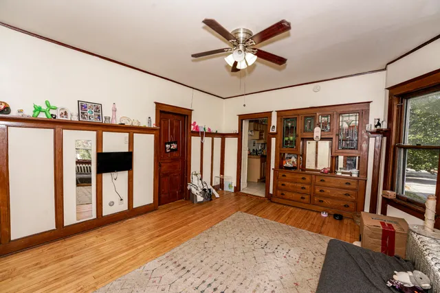 $399,900 | 1825 North Astor Street, Milwaukee, WI 53202