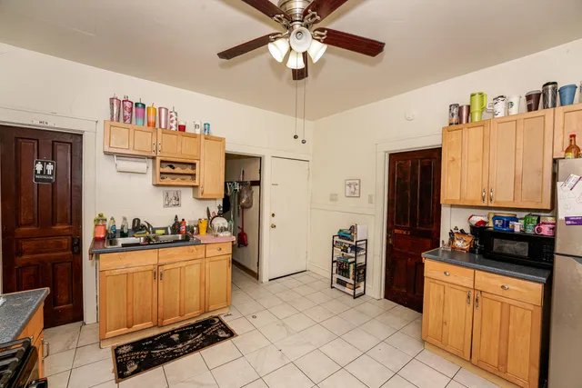 $399,900 | 1825 North Astor Street, Milwaukee, WI 53202