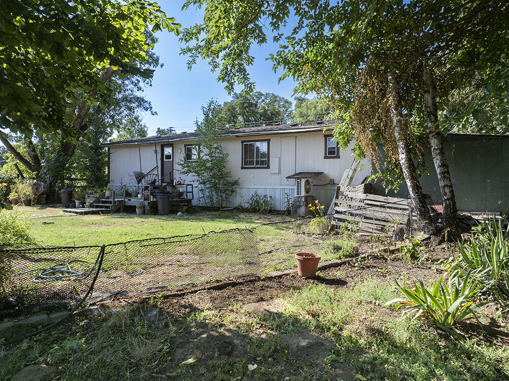 4726 Lower River Road Grants Pass, OR 97526 - Photo 5 of 37 5
