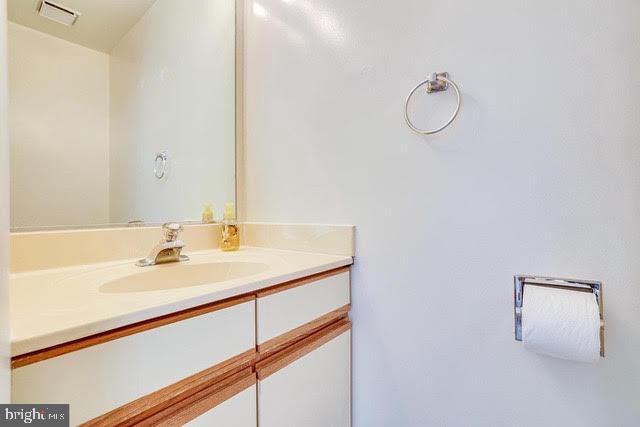 1645 Oak Spring Way Reston, VA 20190 - Photo 9 of 54