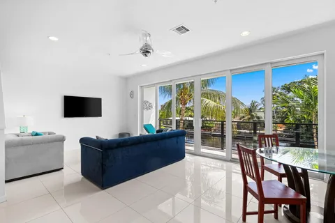 $948,500 | 2900 Northeast 12th Terrace, Unit 25, Oakland Park, FL 33334