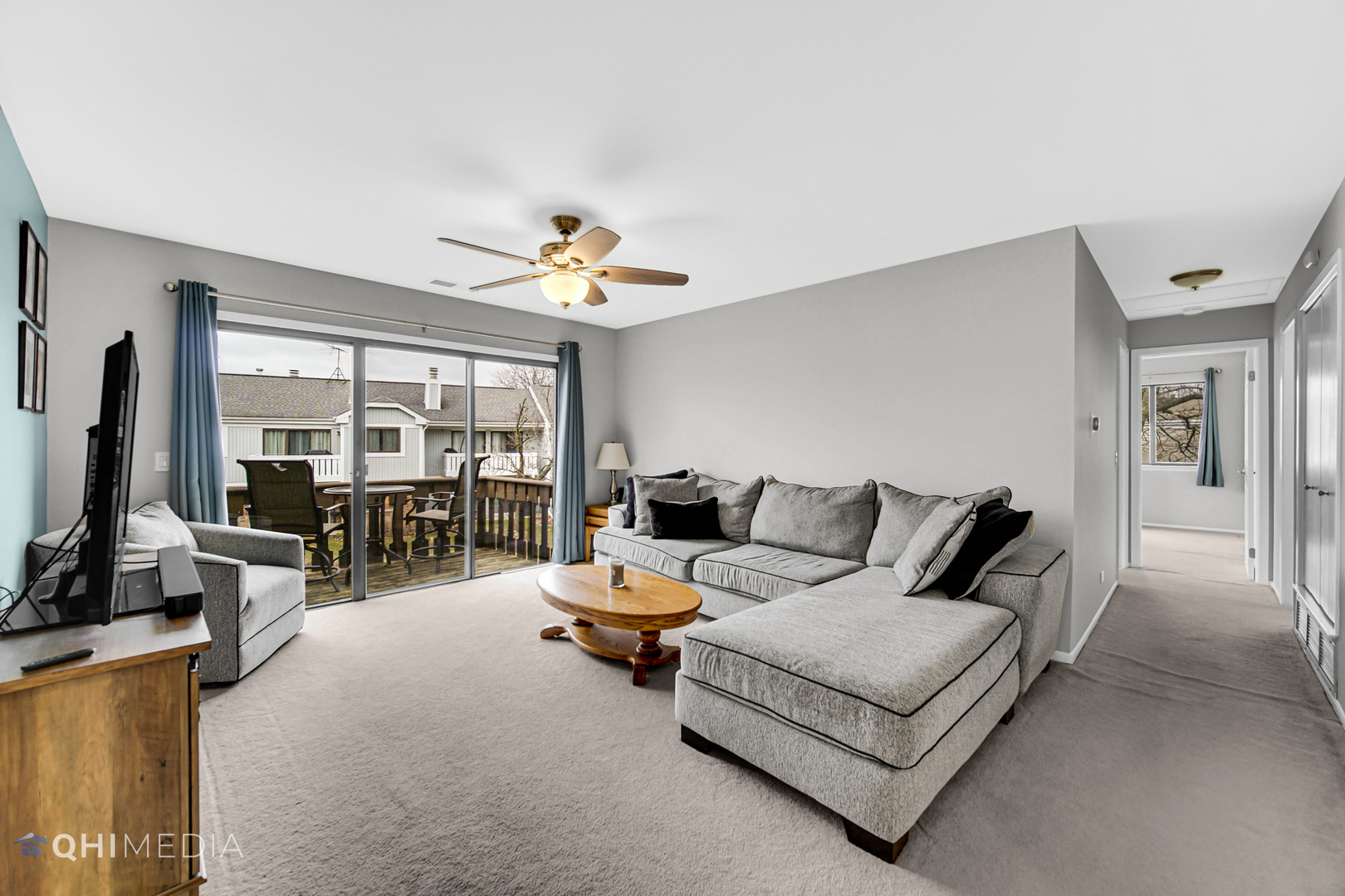 226 Scarsdale Court, Unit D2 Schaumburg, IL 60193 - Photo 3 of 18