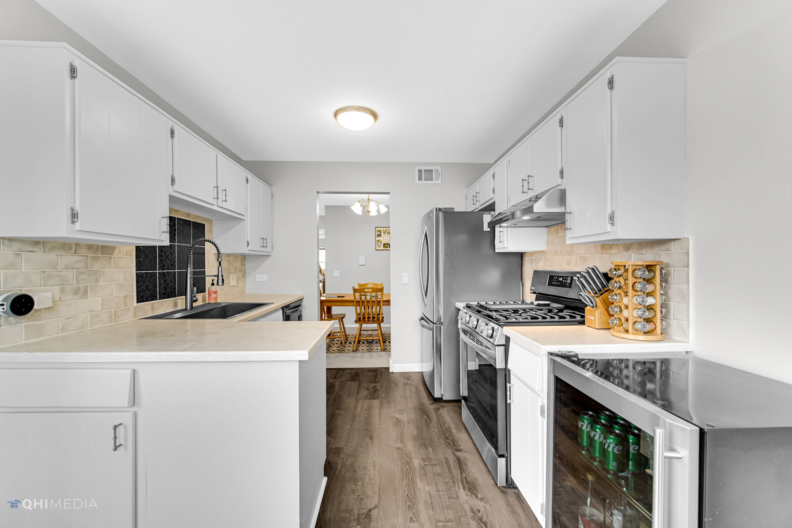 226 Scarsdale Court, Unit D2 Schaumburg, IL 60193 - Photo 7 of 18