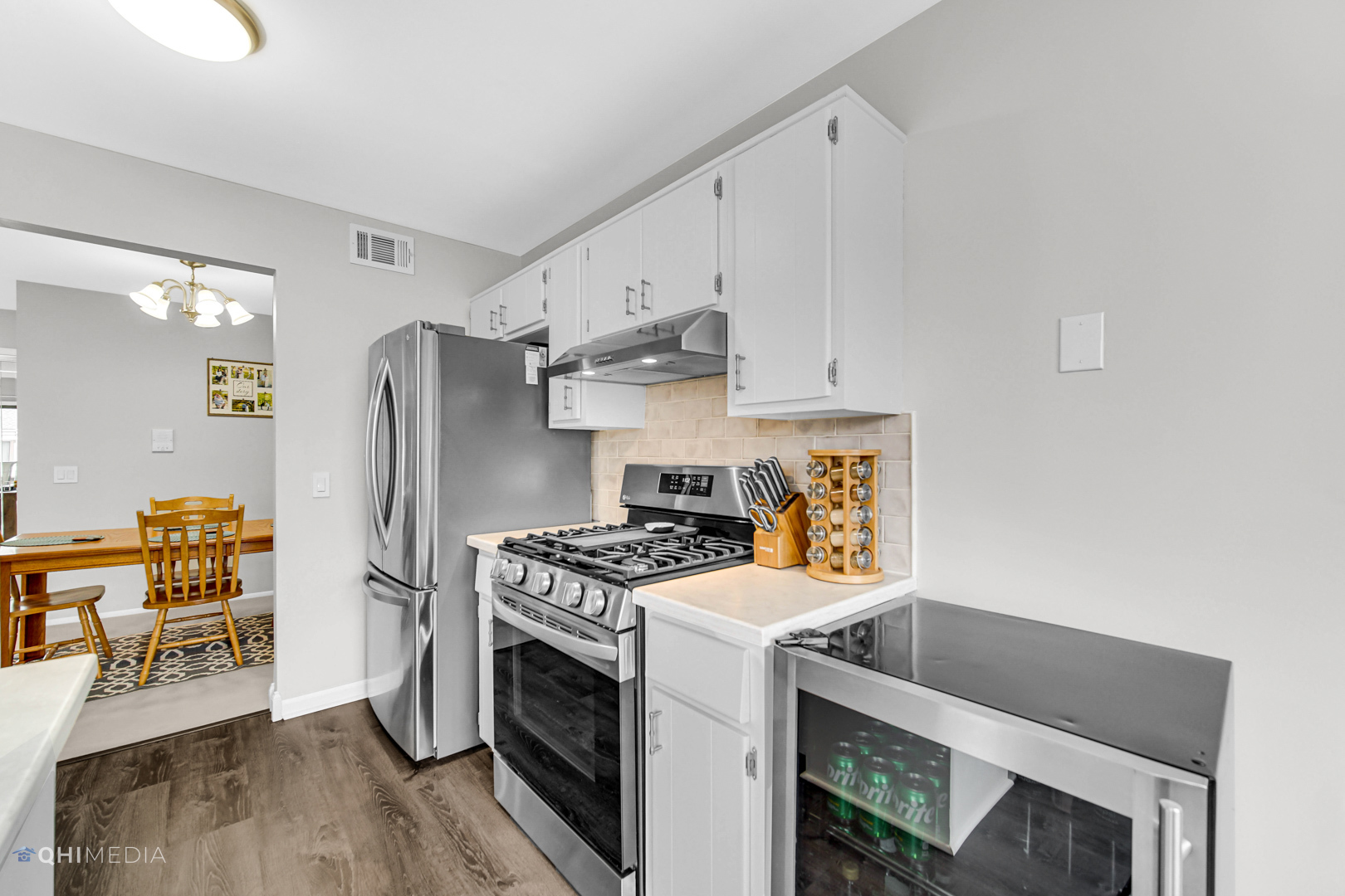 226 Scarsdale Court, Unit D2 Schaumburg, IL 60193 - Photo 8 of 18