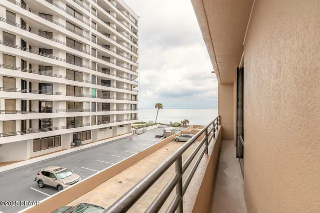 $2,100 | 3023 South Atlantic Avenue, Unit 301, Daytona Beach Shores, FL 32118