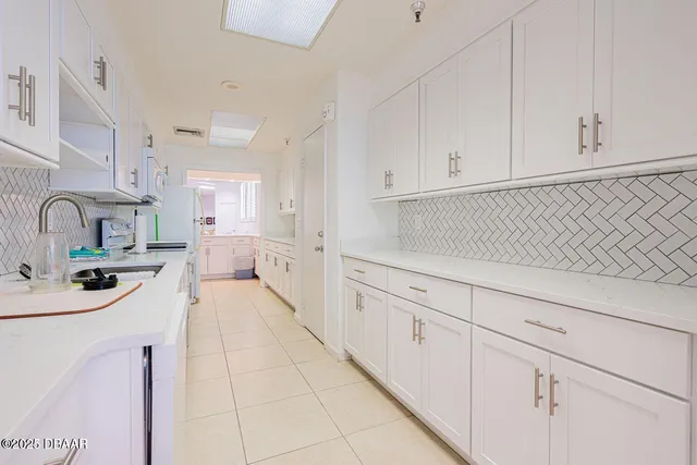 $2,100 | 3023 South Atlantic Avenue, Unit 301, Daytona Beach Shores, FL 32118