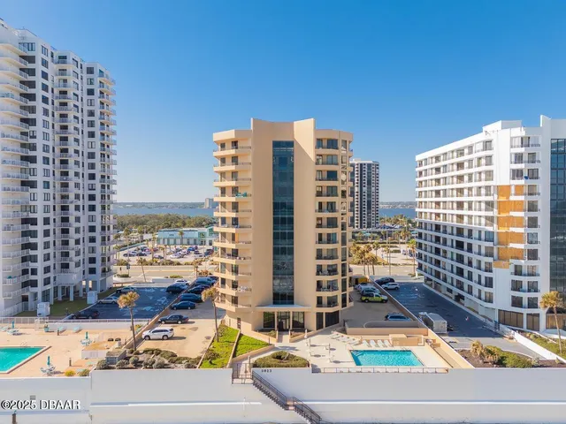 $2,100 | 3023 South Atlantic Avenue, Unit 301, Daytona Beach Shores, FL 32118