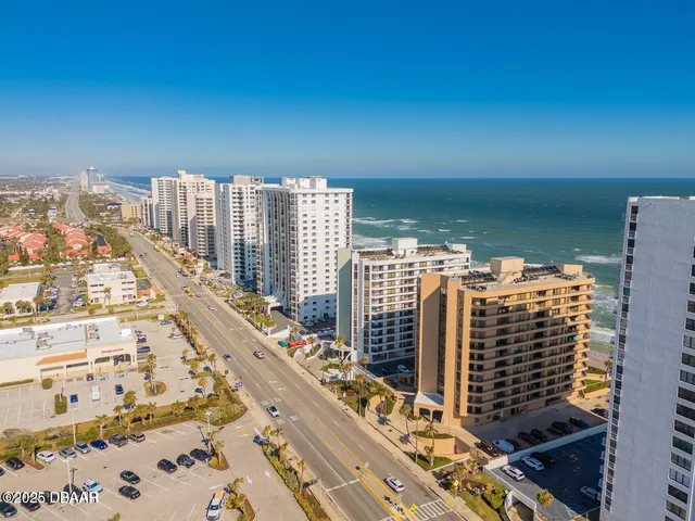 $2,100 | 3023 South Atlantic Avenue, Unit 301, Daytona Beach Shores, FL 32118