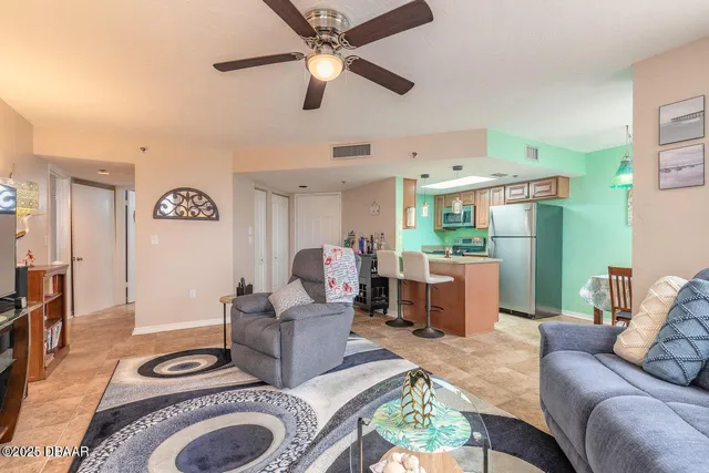$2,100 | 3023 South Atlantic Avenue, Unit 301, Daytona Beach Shores, FL 32118