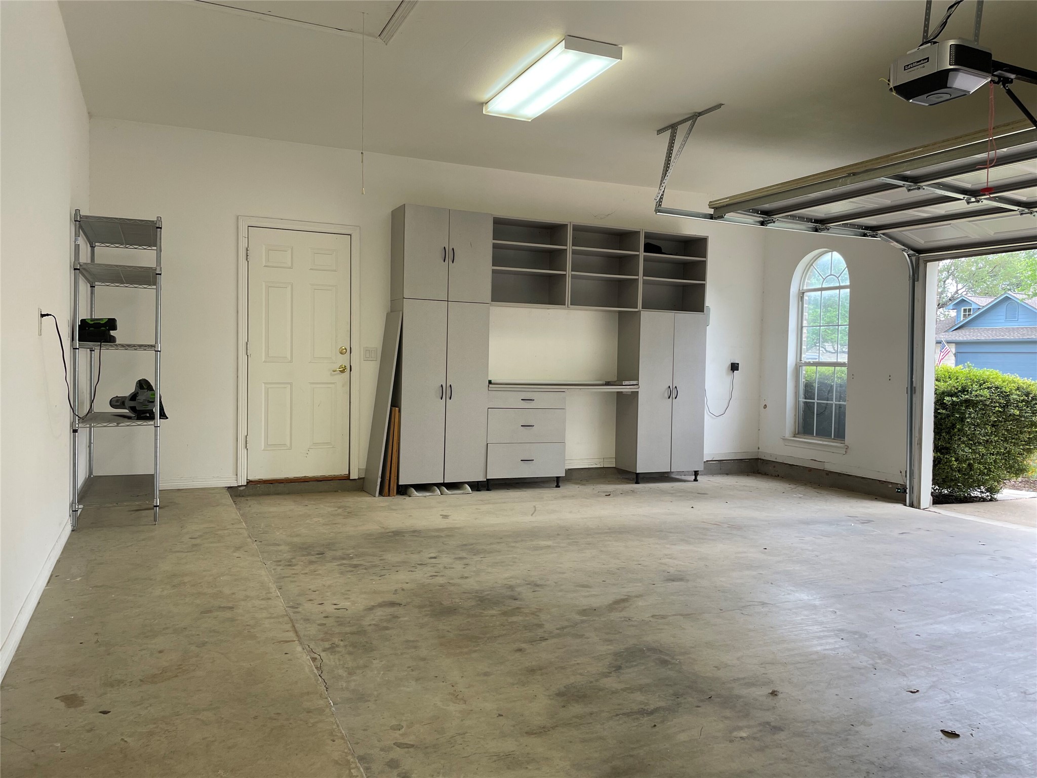120 Brazos Drive Georgetown, TX 78628 - Photo 15 of 33 an empty room with closet and mirrors