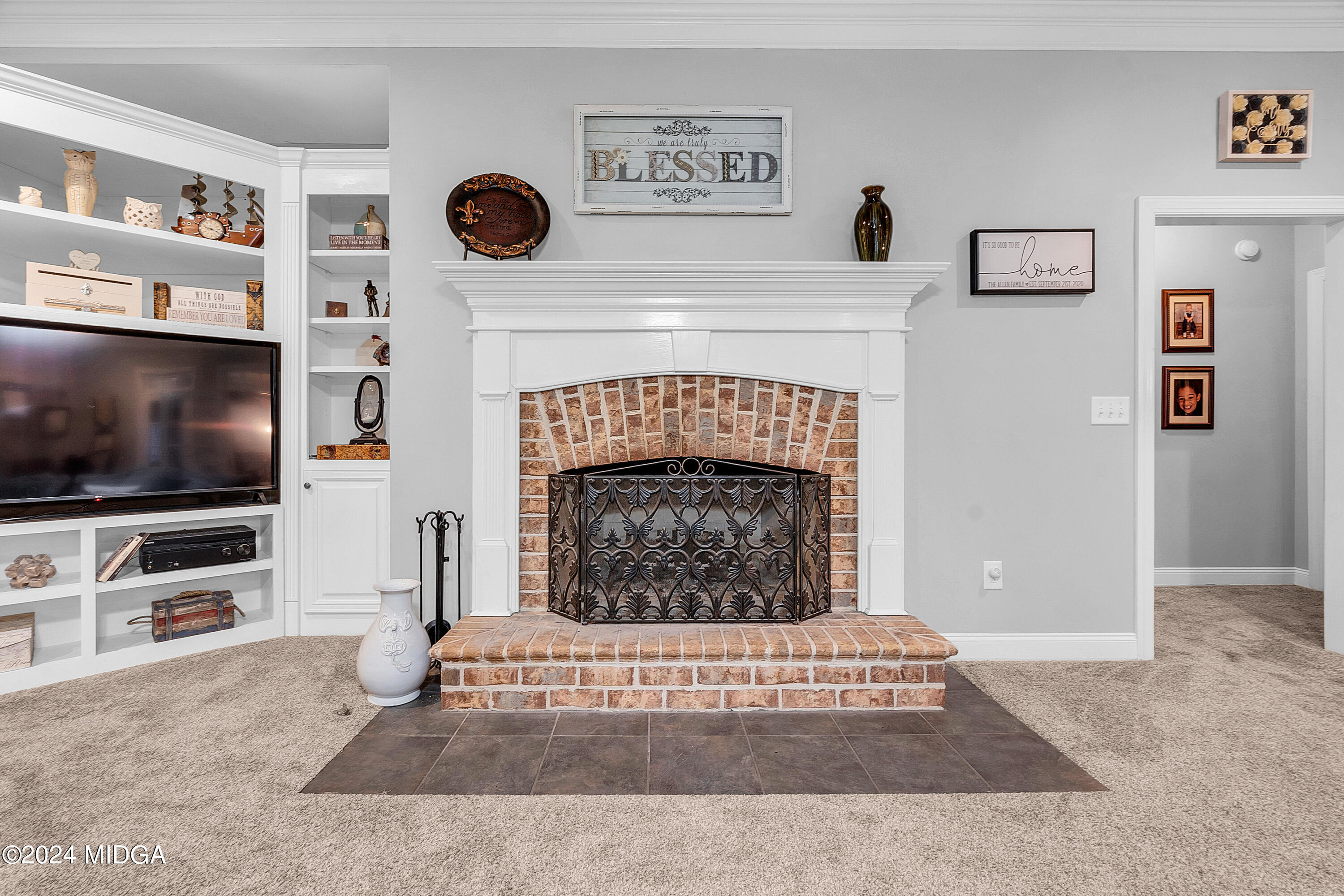 1298 Head Road Juliette, GA 31046 - Photo 17 of 90 a living room with furniture and a flat screen tv