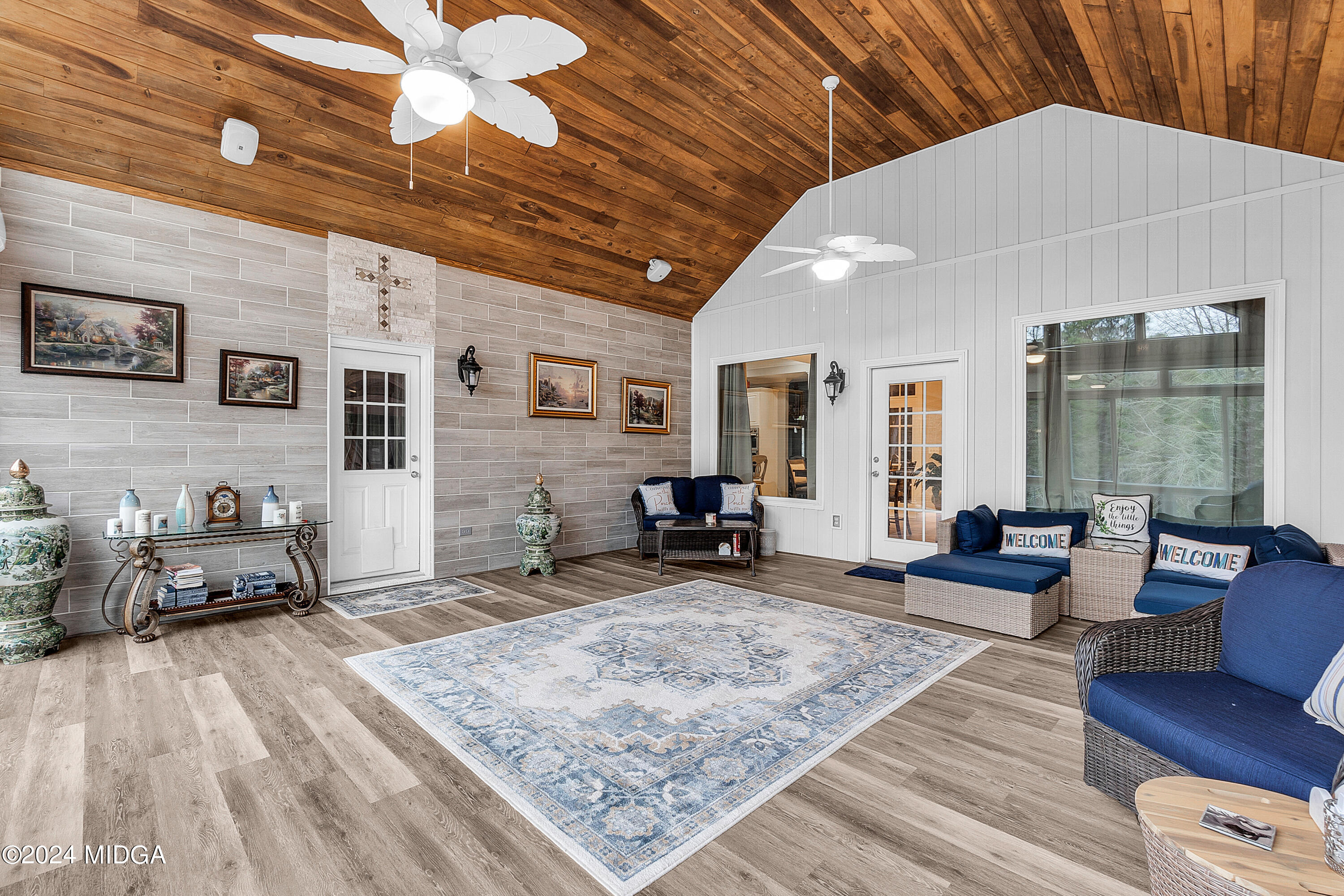 1298 Head Road Juliette, GA 31046 - Photo 64 of 90 a living room with furniture and wooden floor