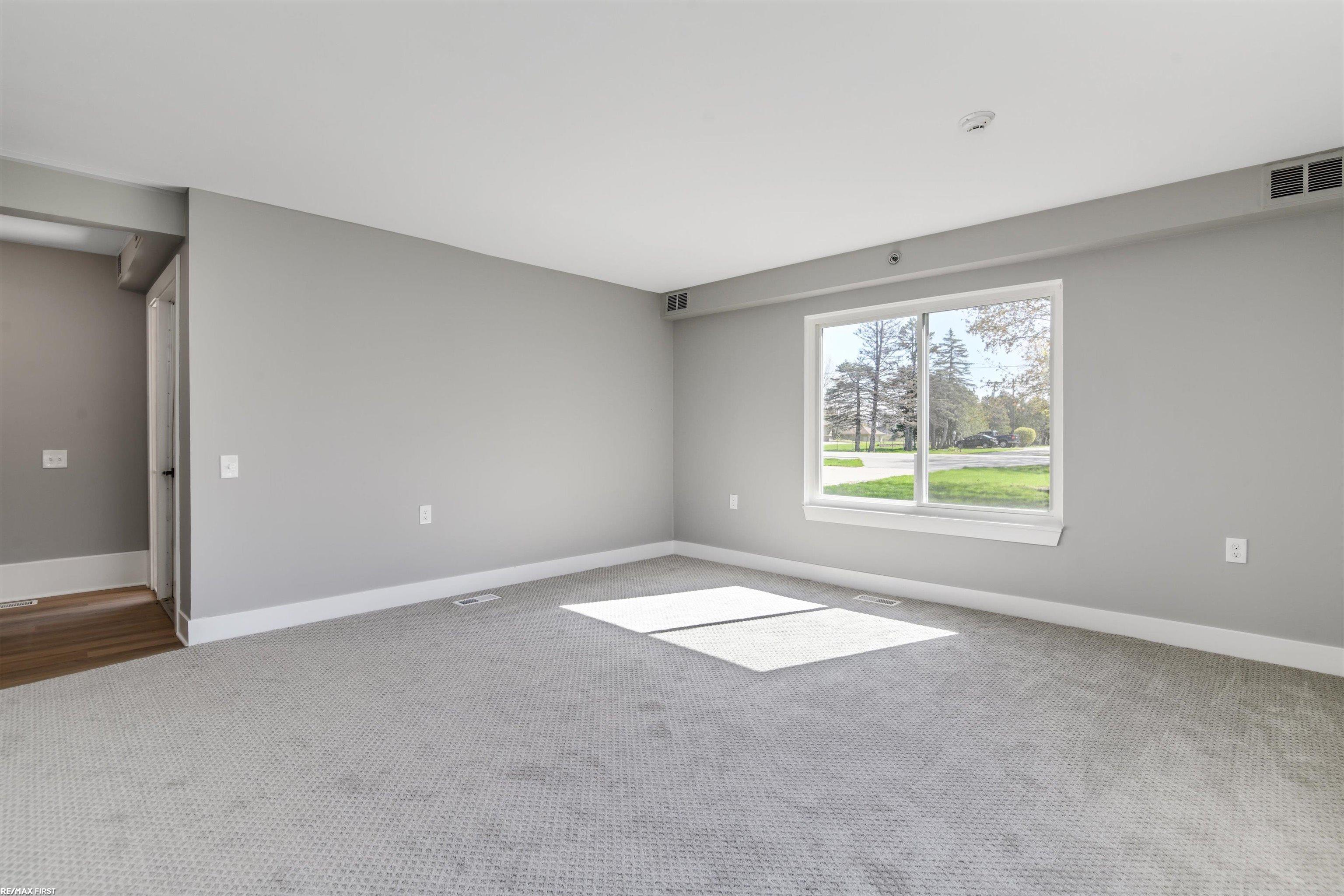 56595 Omo Road Macomb, MI 48042 - Photo 14 of 27 50108068-13.JPG