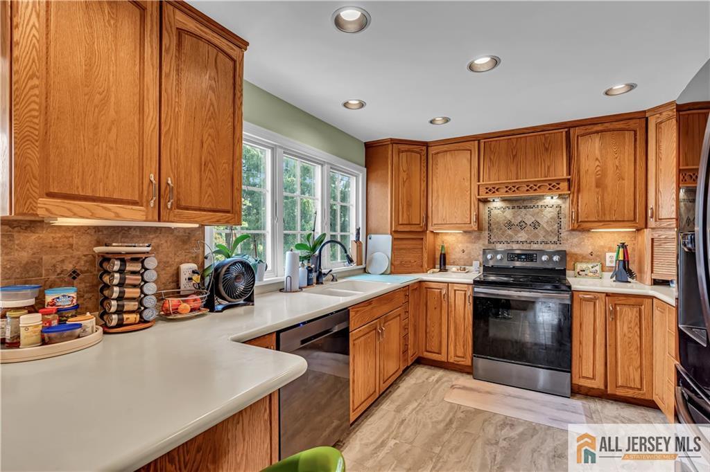 267 Friendship Road Cranbury, NJ 08512 - Photo 12 of 53