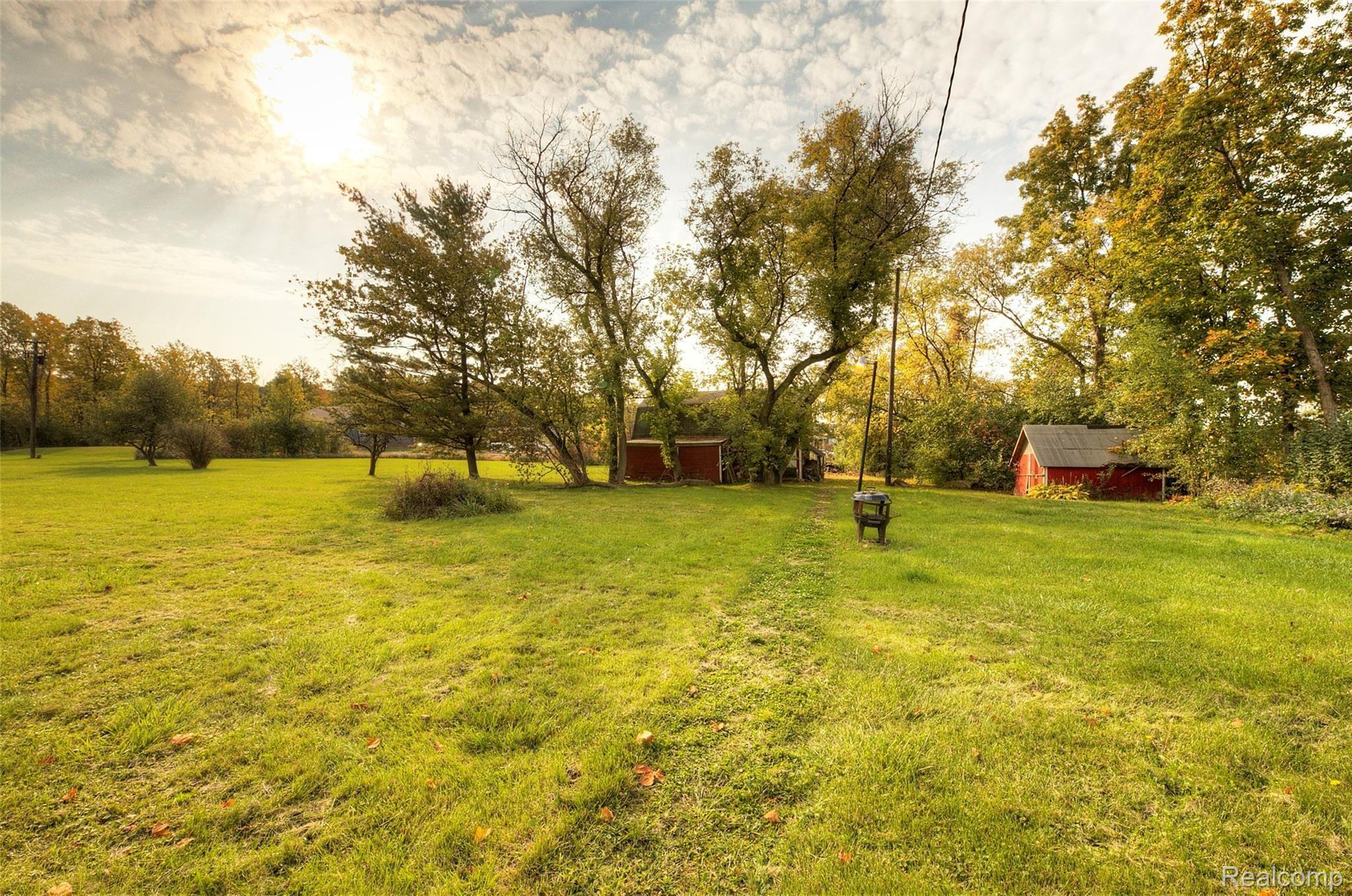 50025 Geddes Road Canton, MI 48188 - Photo 39 of 48 39 Yard.jpg