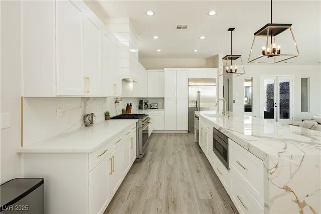 $2,698,000 | 2006 Country Cove Court, Las Vegas, NV 89135