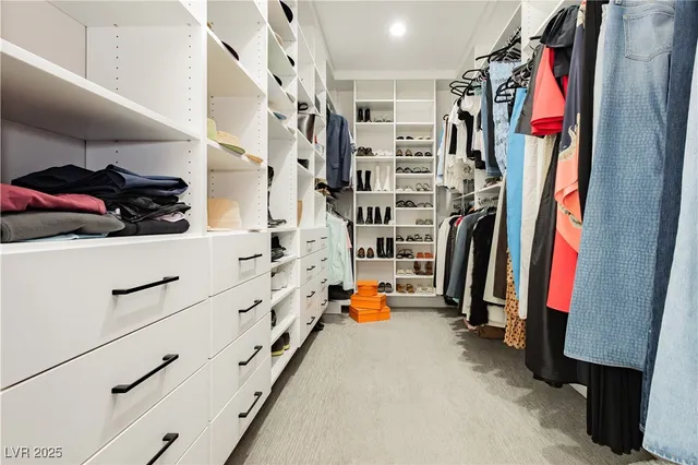 $2,698,000 | 2006 Country Cove Court, Las Vegas, NV 89135