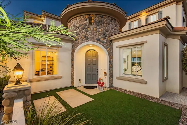 $2,698,000 | 2006 Country Cove Court, Las Vegas, NV 89135