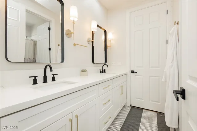 $2,698,000 | 2006 Country Cove Court, Las Vegas, NV 89135