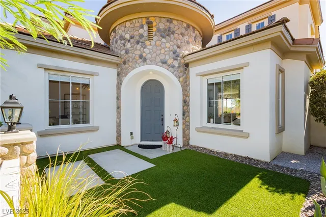 $2,698,000 | 2006 Country Cove Court, Las Vegas, NV 89135