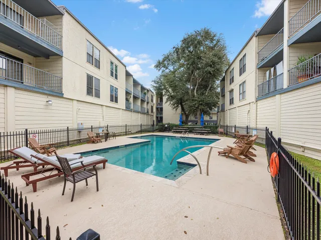 $1,225 | 4001 East NASA Parkway, Unit 217, Seabrook, TX 77586