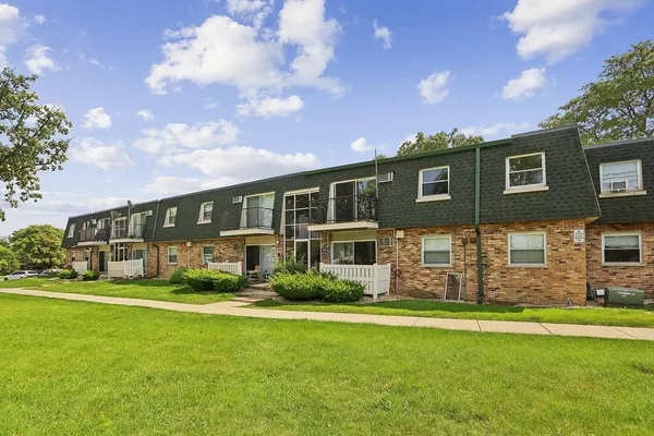 $185,000 | 8427 West 99th Terrace, Unit 35311, Palos Hills, IL 60465