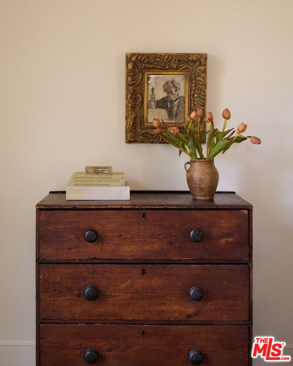 1764 East Orange Grove Boulevard Pasadena, CA 91104 - Photo 9 of 29 a view of dresser