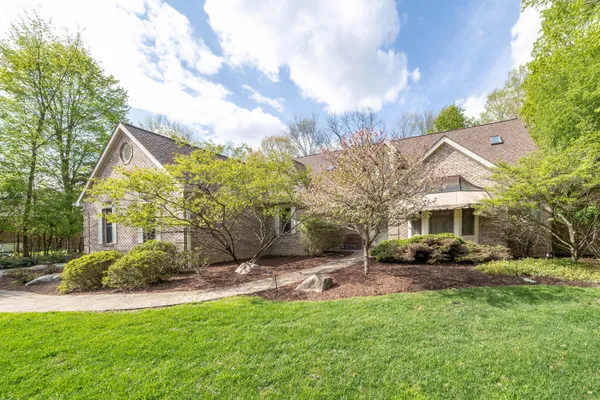 $735,000 | 34554 Quaker Valley Road, Farmington Hills, MI 48331