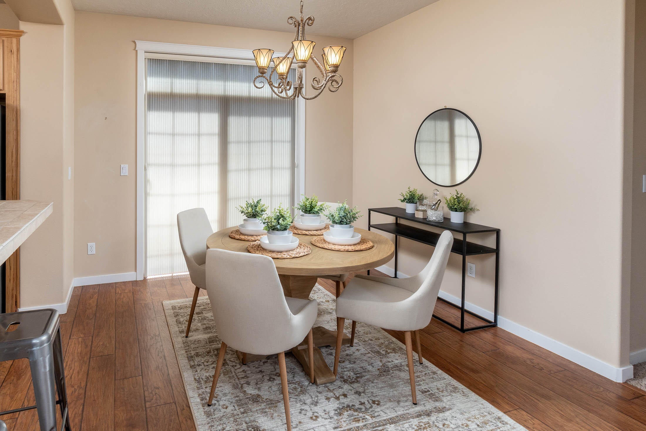 852 Northwest Rimrock Drive Redmond, OR 97756 - Photo 9 of 22 Dining