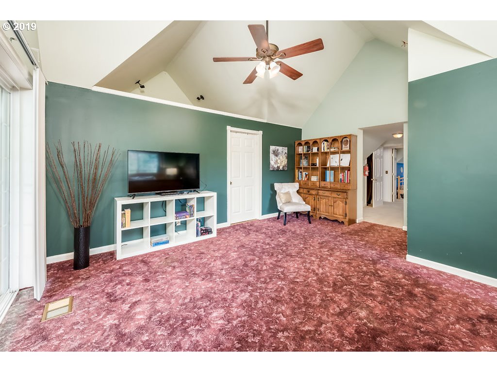 8323 South Vale Garden Road Canby, OR 97013 - Photo 15 of 32 Bedroom, Primary