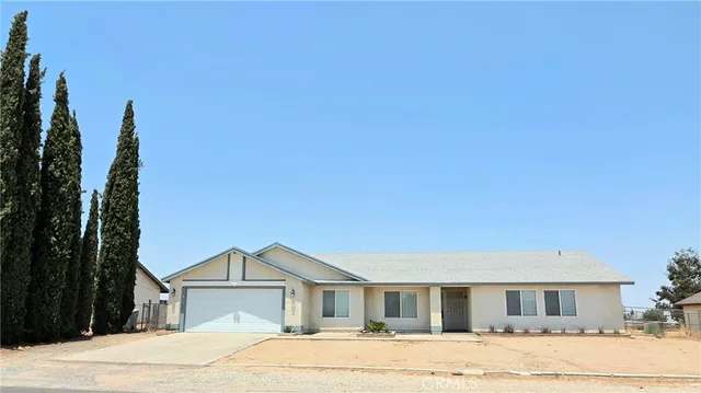 $2,600 | 13568 Live Oak Street, Hesperia, CA 92345
