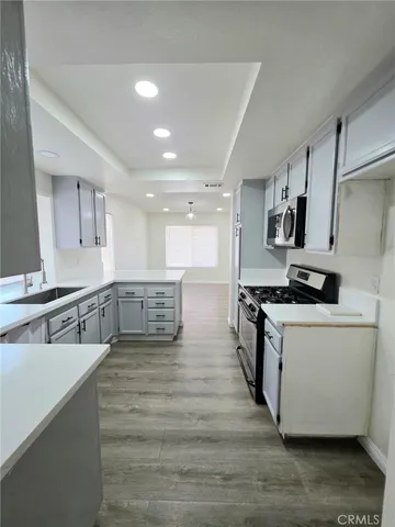 $2,600 | 13568 Live Oak Street, Hesperia, CA 92345