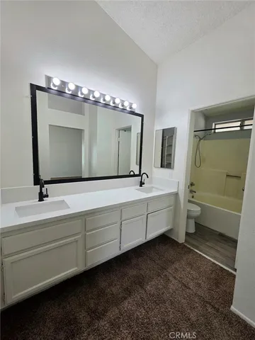 $2,600 | 13568 Live Oak Street, Hesperia, CA 92345