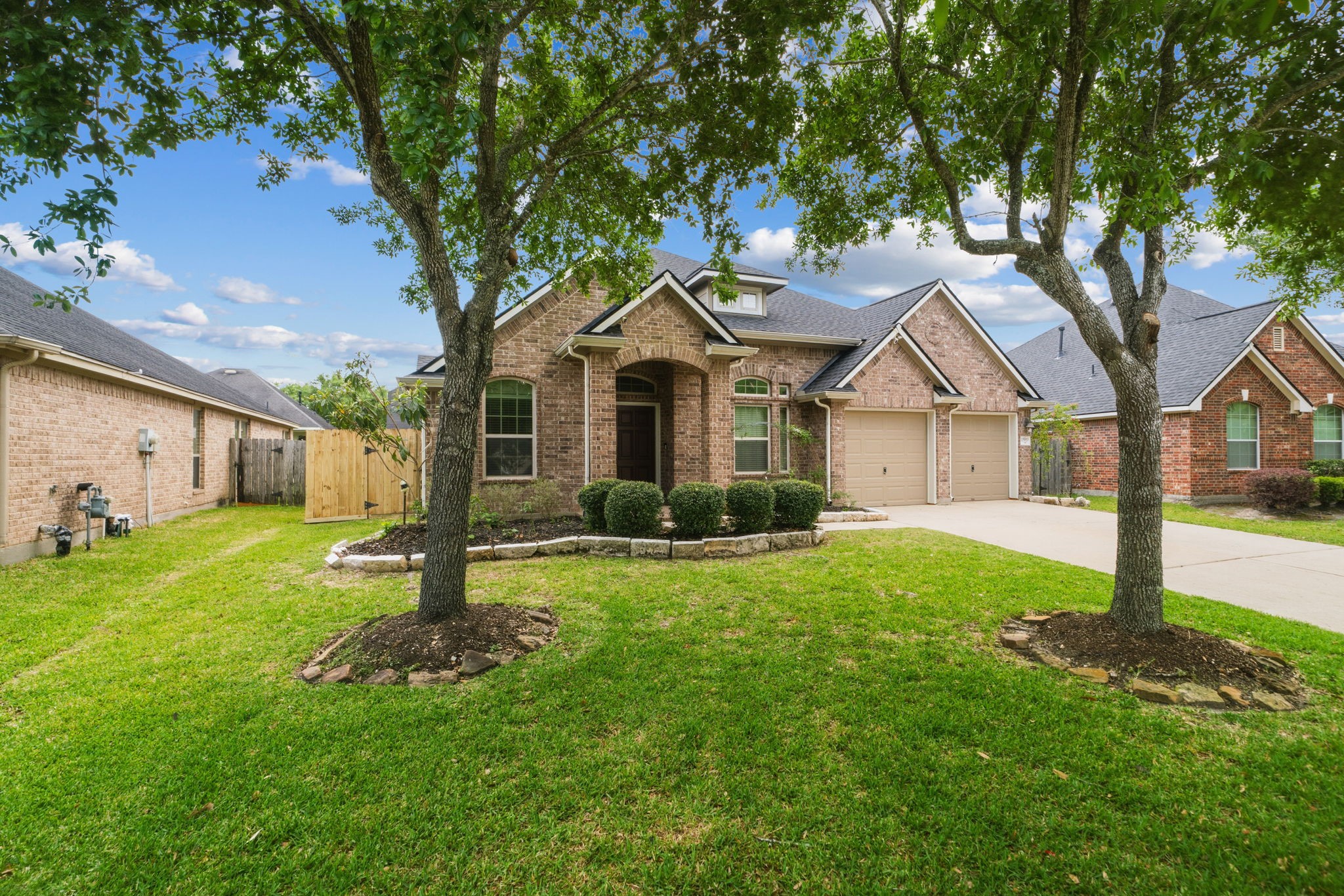 15919 Walnut Shores Drive Houston, TX 77044 - Photo 3 of 36