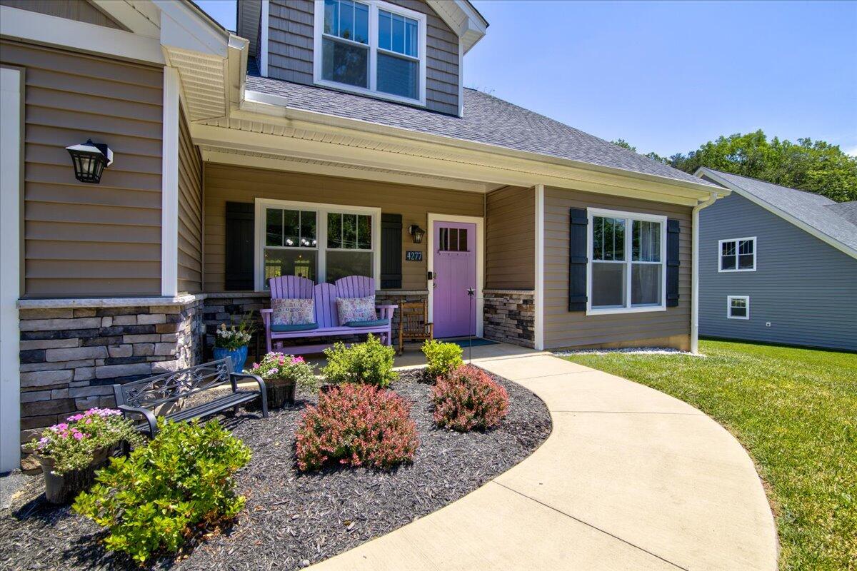 4277 Daugherty Road Salem, VA 24153 - Photo 3 of 48 front view of a house with a yard