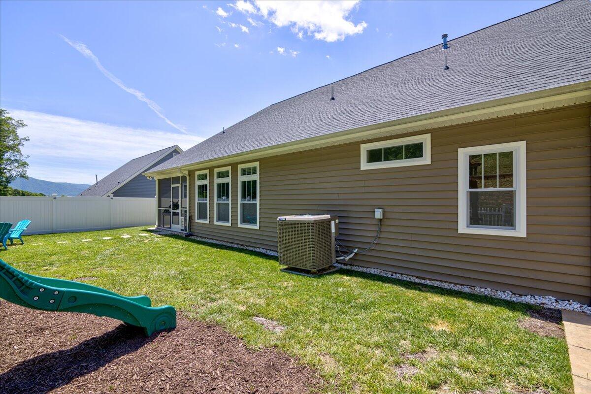 4277 Daugherty Road Salem, VA 24153 - Photo 31 of 48 a view of a backyard with a garden