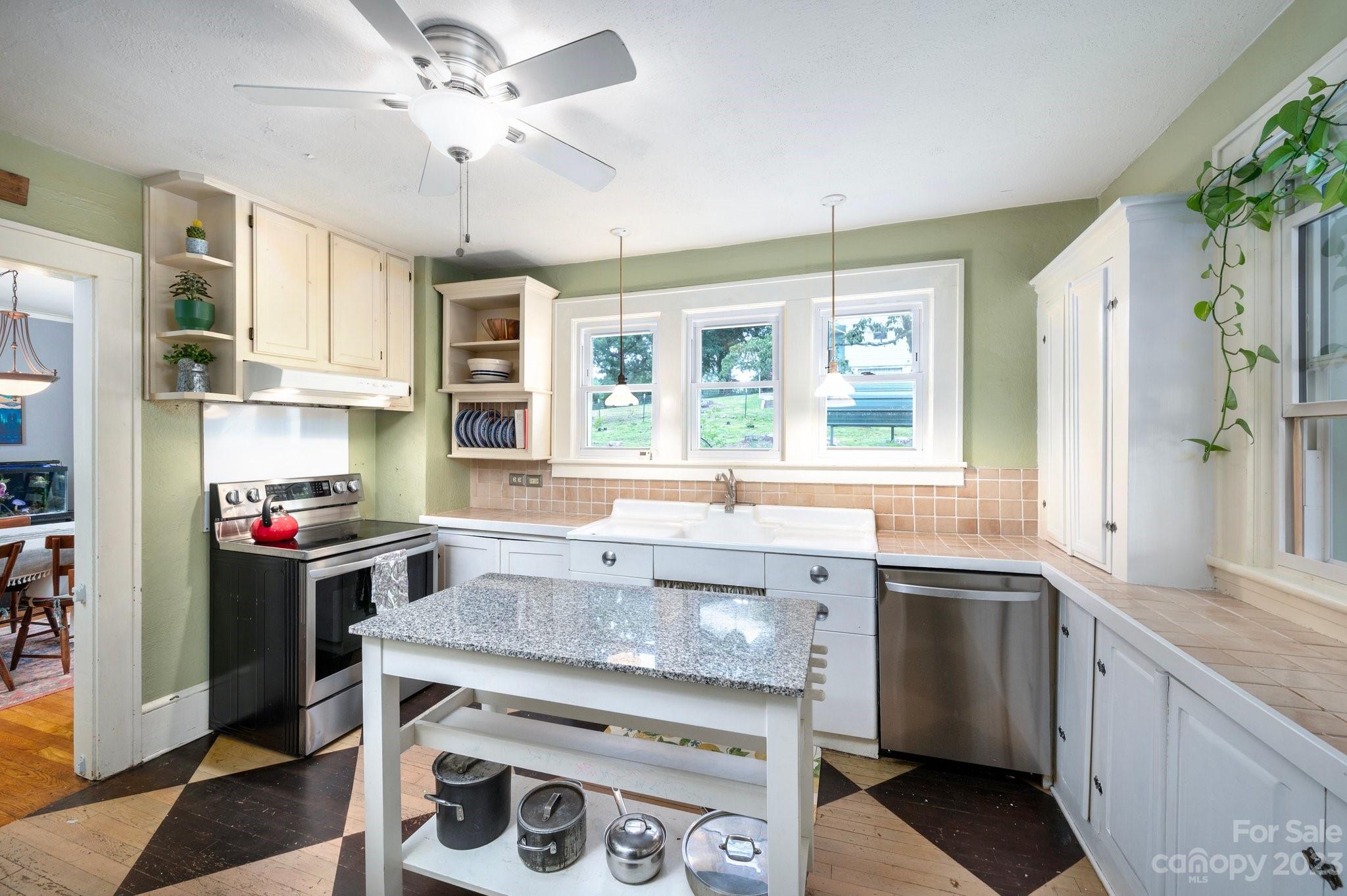41 Lindsey Road Candler, NC 28715 - Photo 11 of 32 Gallery Image 11